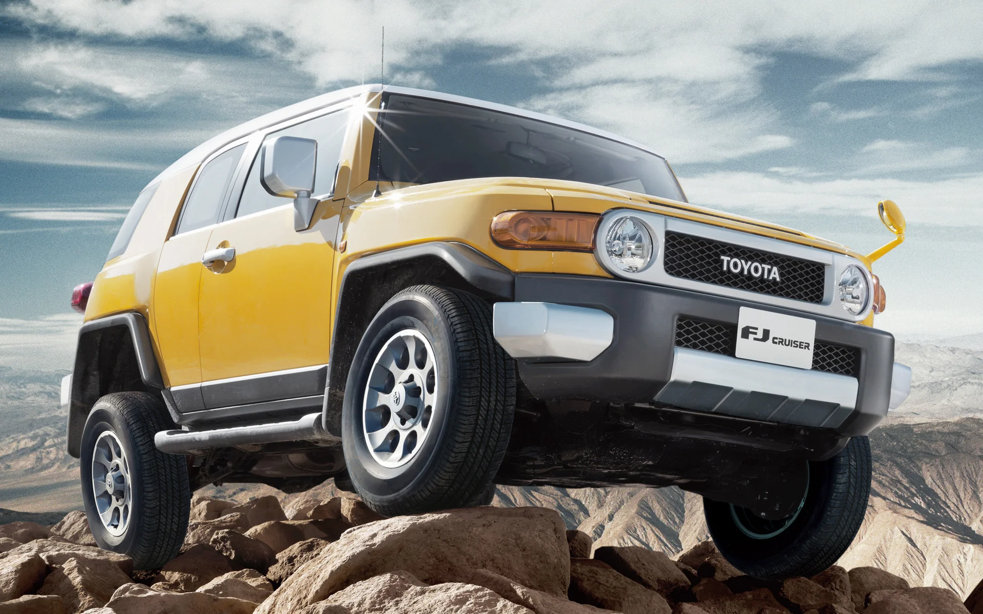 Toyota FJ Cruiser amarillo
